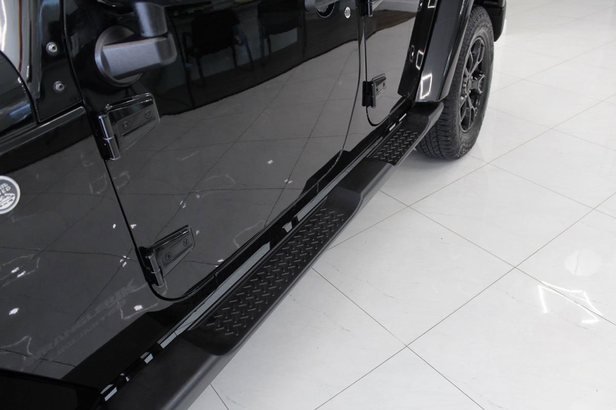 Used 2018 Jeep Wrangler Unlimited Sahara AWD/4WD image 11