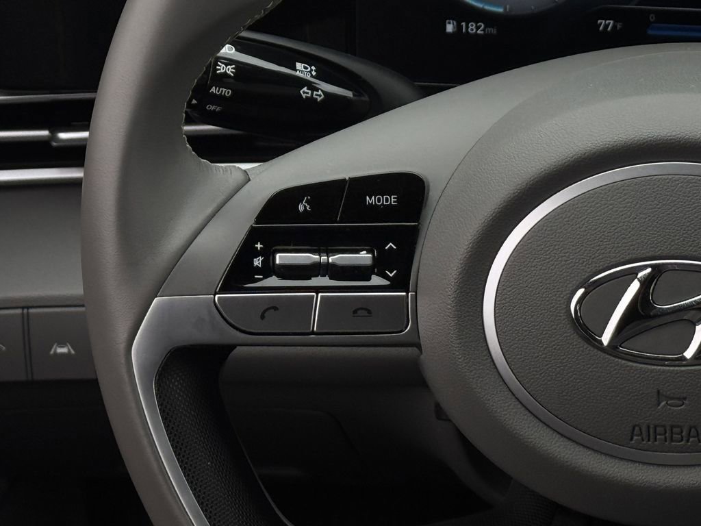 Used 2023 Hyundai Elantra SEL w/ Convenience Package FWD image 13