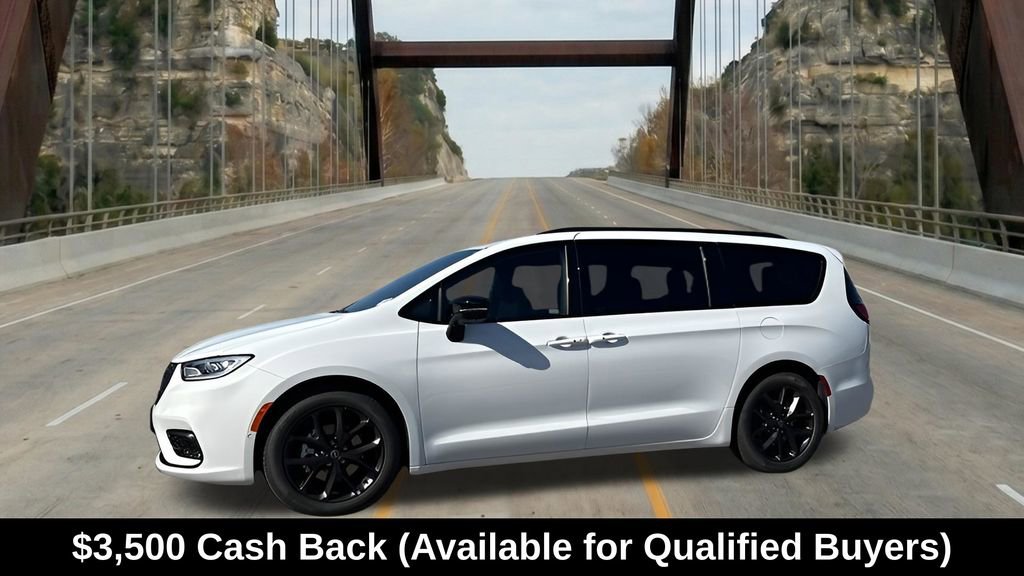New 2026 Chrysler Pacifica Limited w/ S Appearance Package FWD image 4