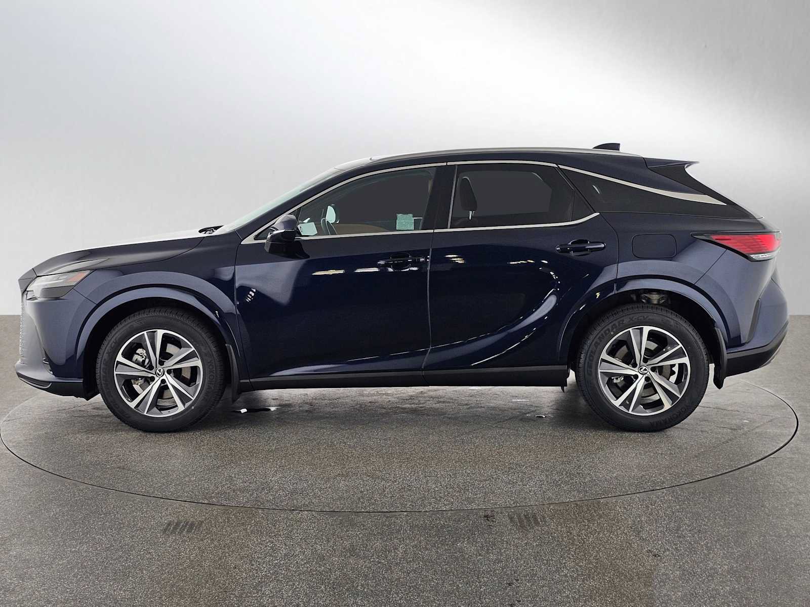 Certified 2023 Lexus RX 350h w/ Accessory Package (Z1) AWD/4WD image 6