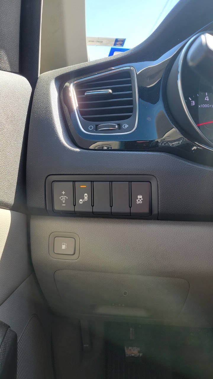 Used 2015 Kia Sedona EX w/ EX Premium Package FWD image 17