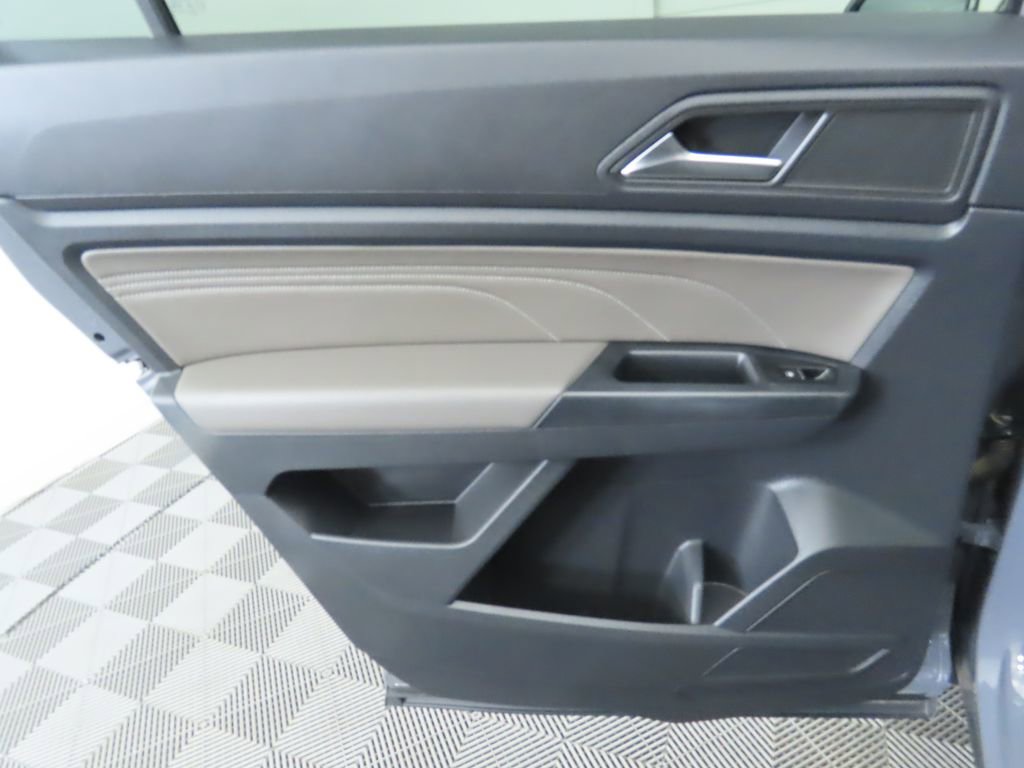 Used 2021 Volkswagen Atlas Cross Sport SE w/ Panoramic Sunroof Package image 26