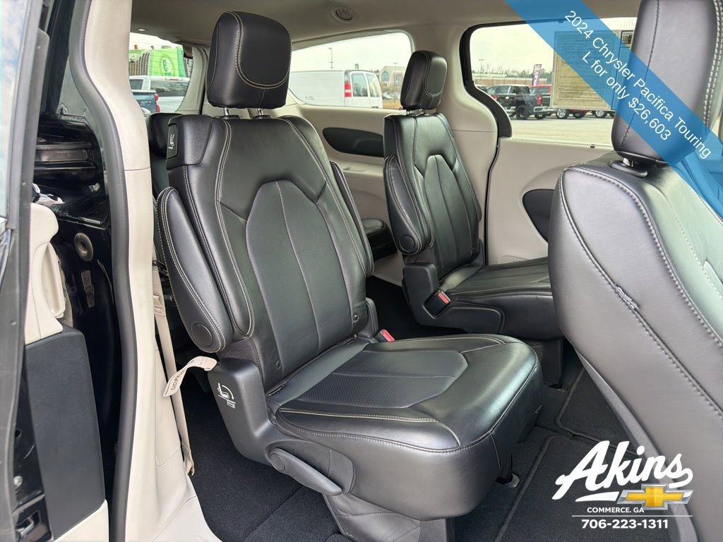 Used 2024 Chrysler Pacifica Touring-L image 19