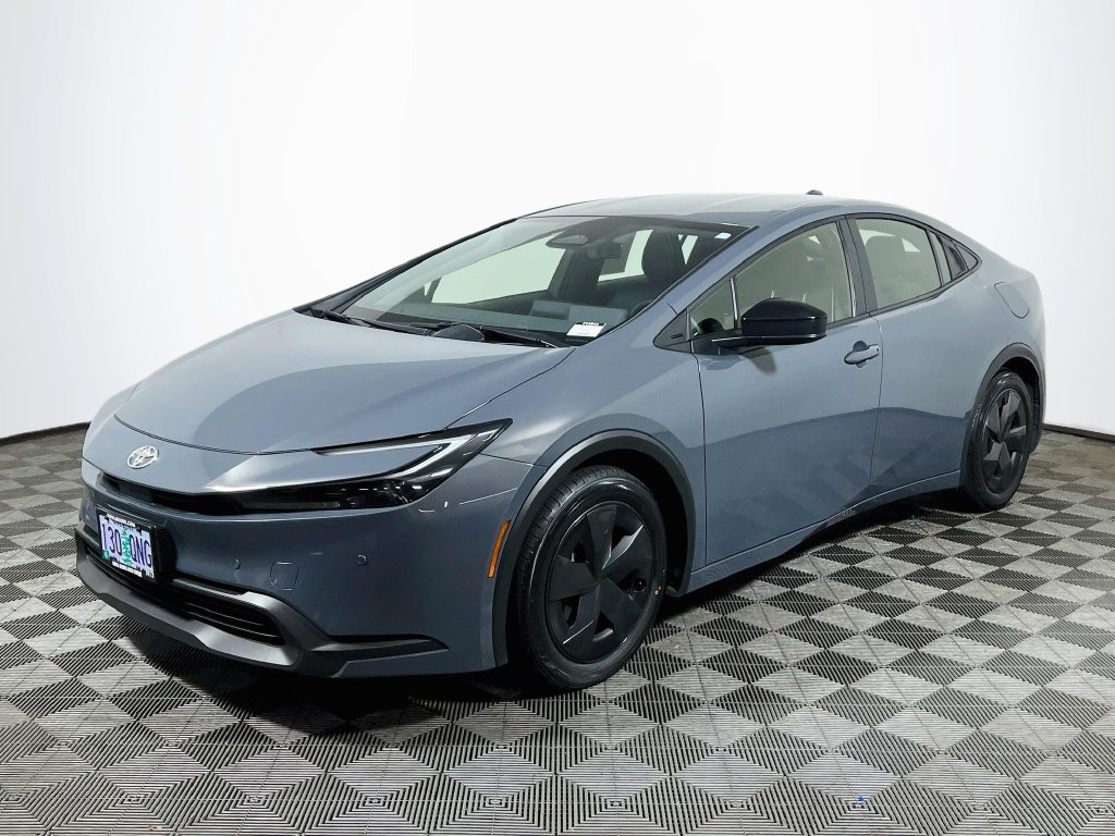 Certified 2025 Toyota Prius LE FWD image 3