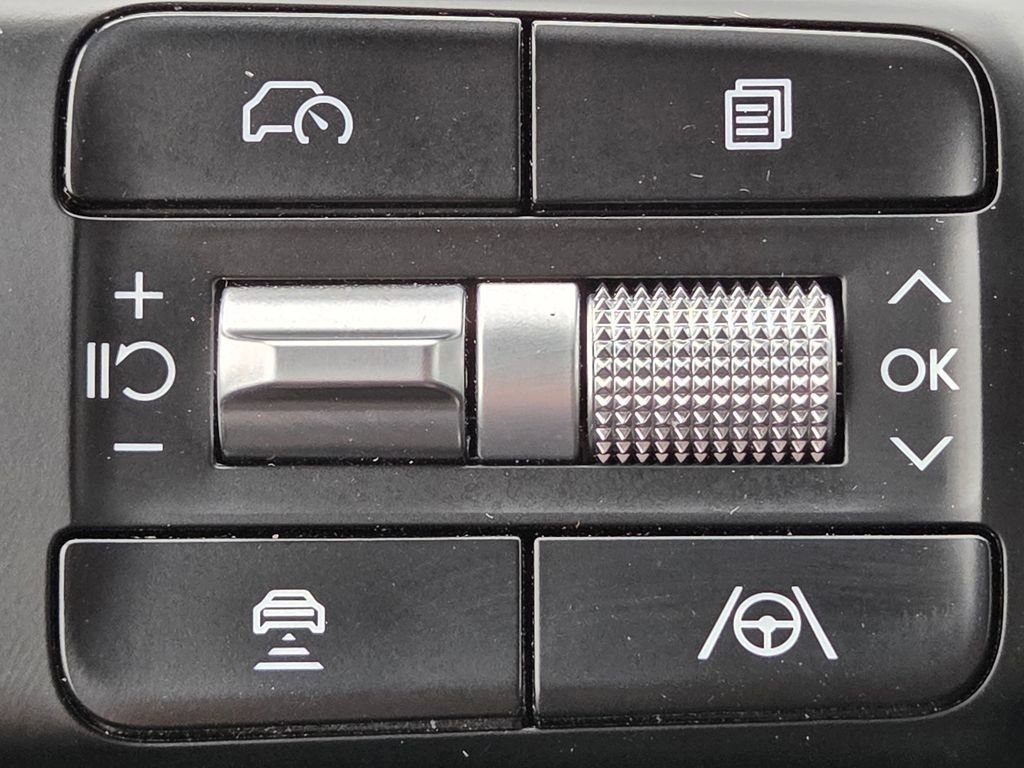 Used 2025 Hyundai Santa Fe SEL FWD image 16