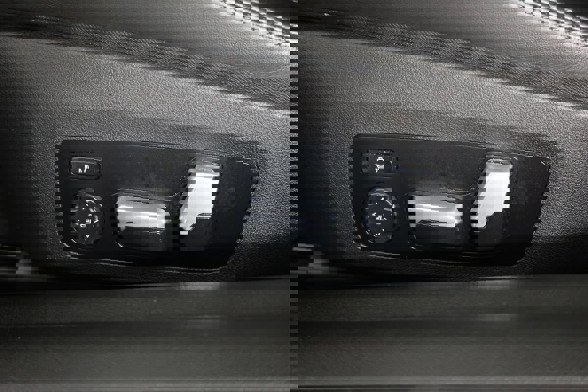 Used 2021 BMW M4 Competition w/ Executive Package RWD image 22