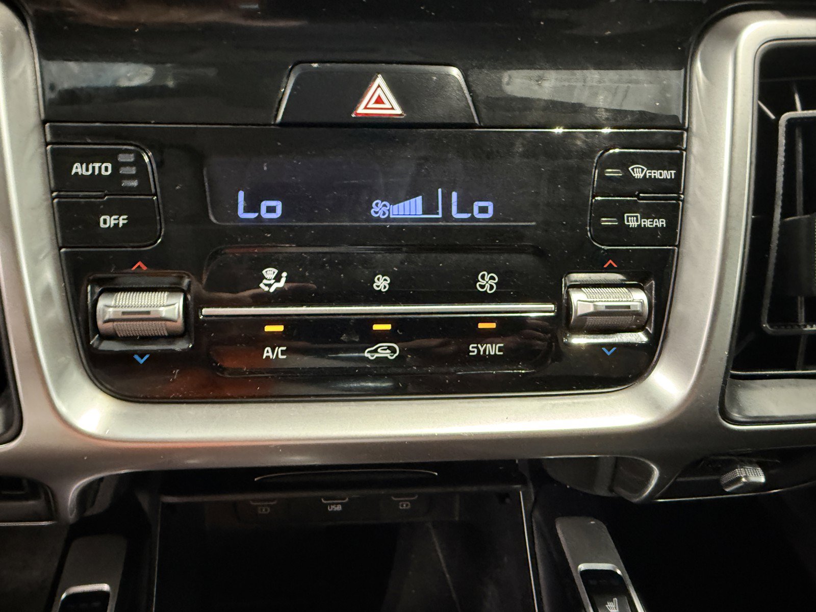 Used 2022 Kia Sorento S w/ Panoramic Sunroof Package FWD image 16