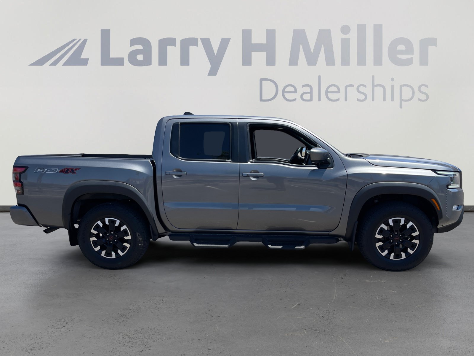 Used 2023 Nissan Frontier PRO-4X w/ Pro Convenience Package AWD/4WD image 7