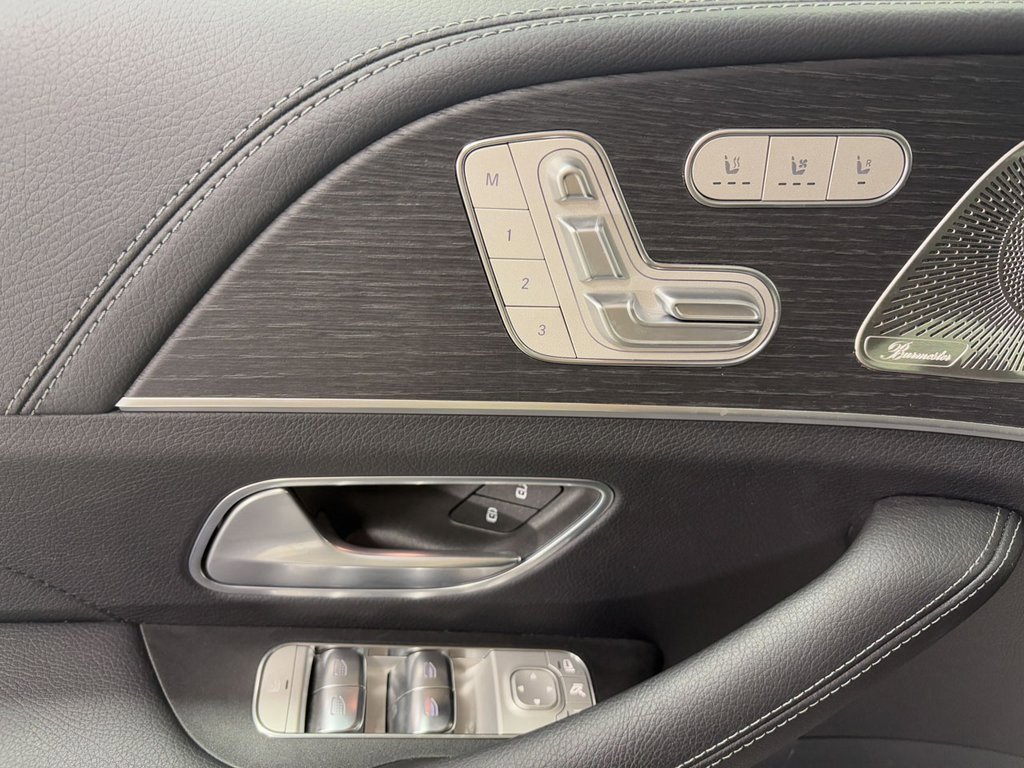 Used 2025 Mercedes-Benz GLS 580 4MATIC image 6