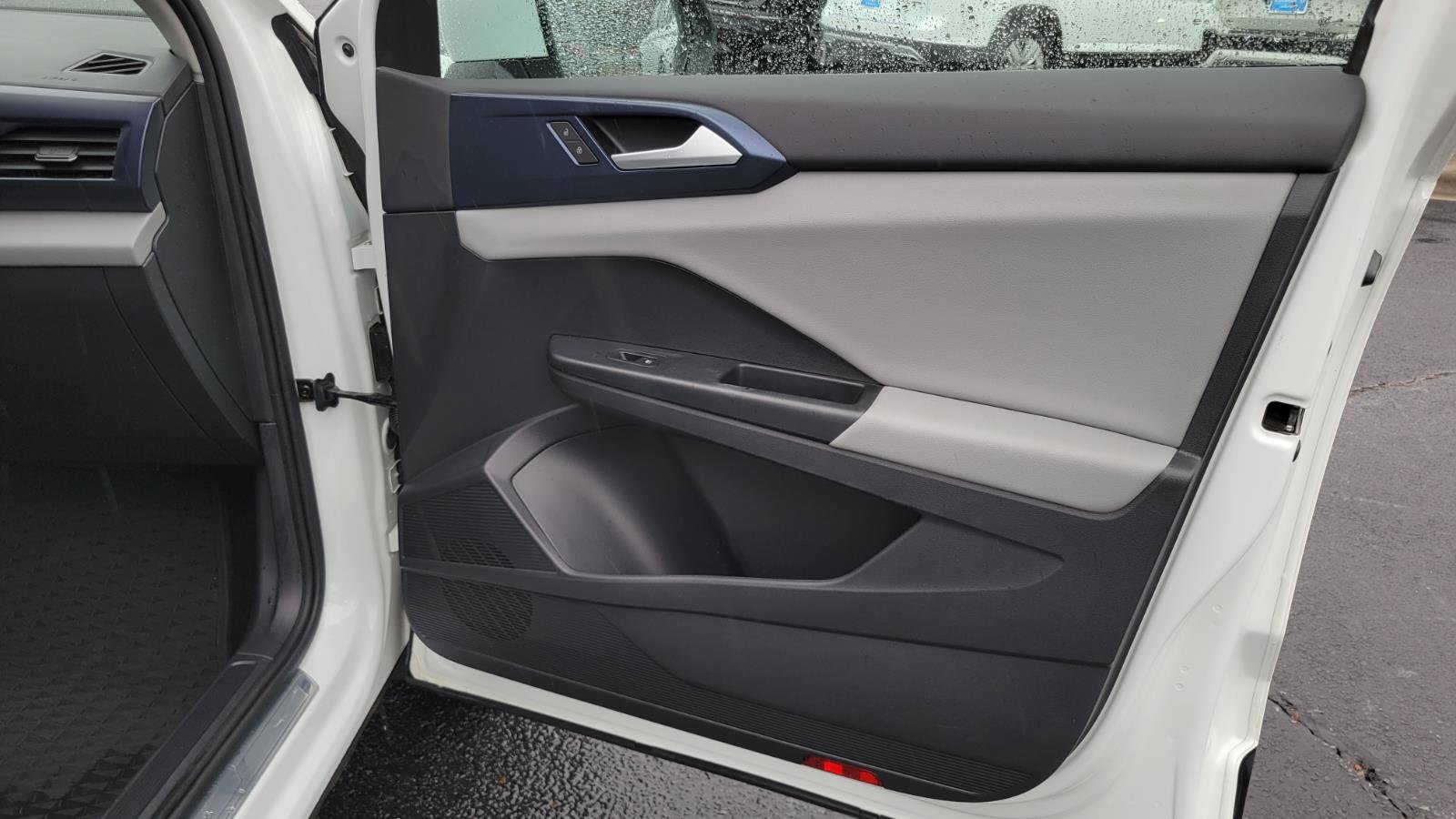 Used 2022 Volkswagen Taos SE w/ Panoramic Sunroof Package image 35