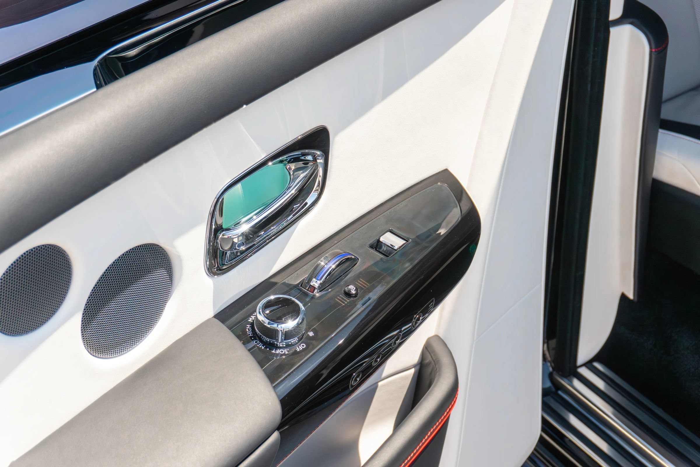 Used 2024 Rolls-Royce Phantom Sedan w/ The Phantom Package RWD image 71