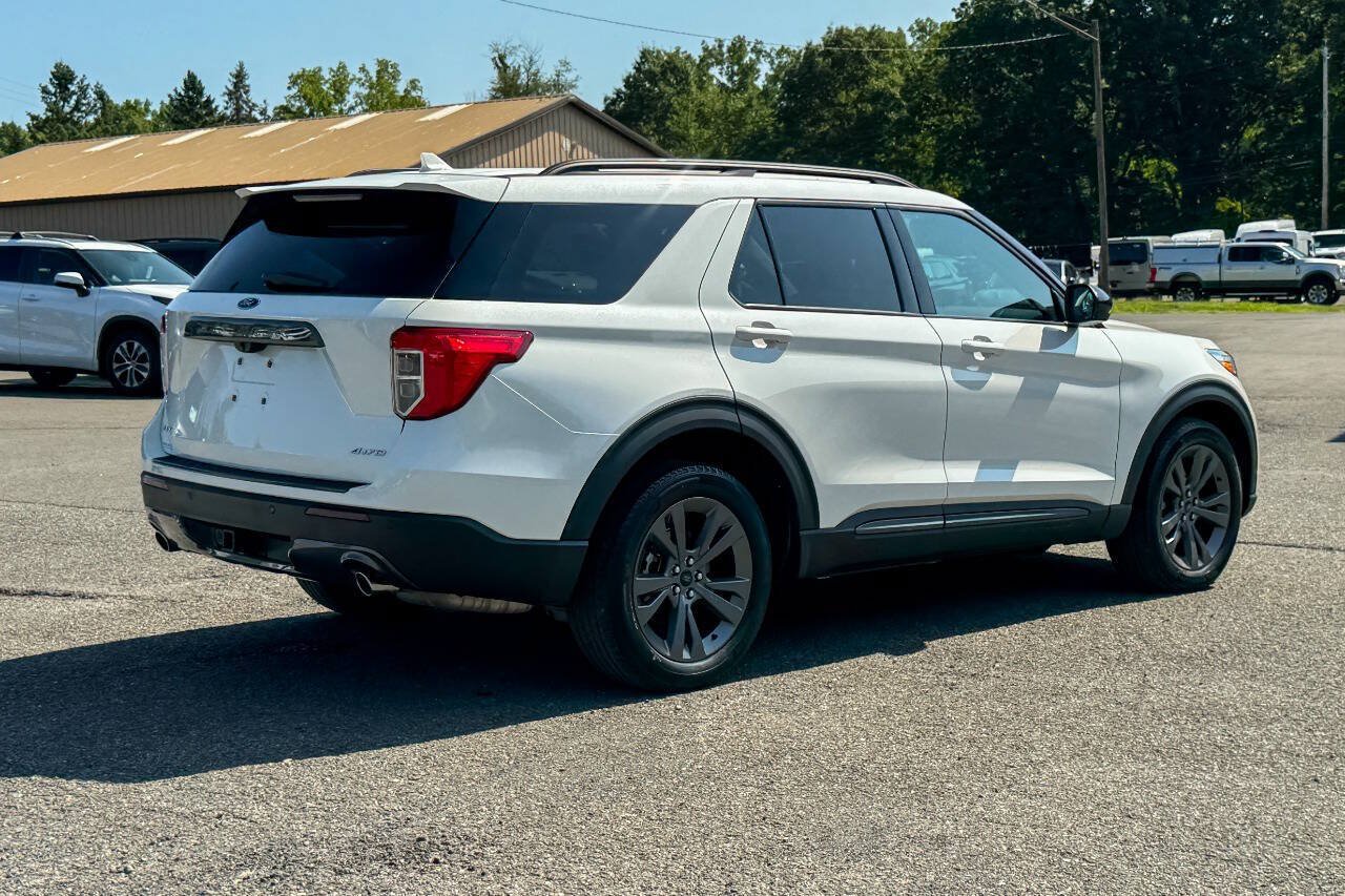 Used 2023 Ford Explorer XLT w/ Equipment Group 202A AWD/4WD image 3