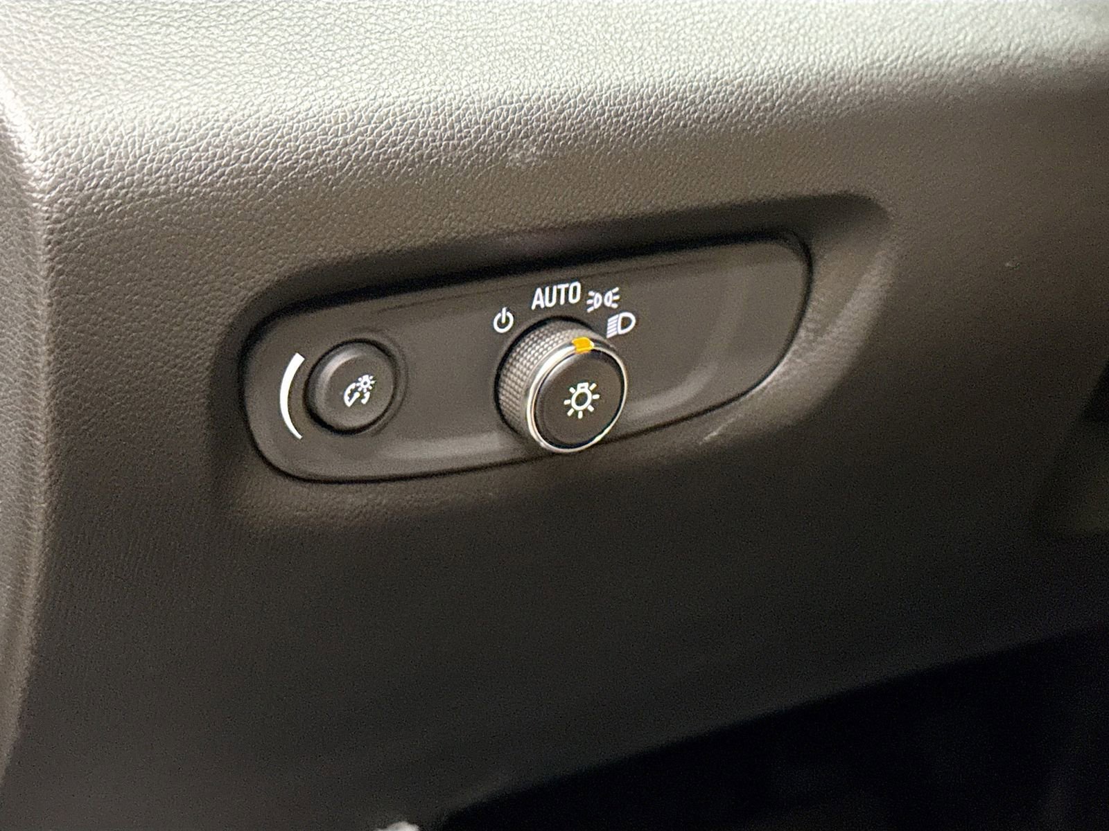 Used 2023 Chevrolet Traverse Premier image 13