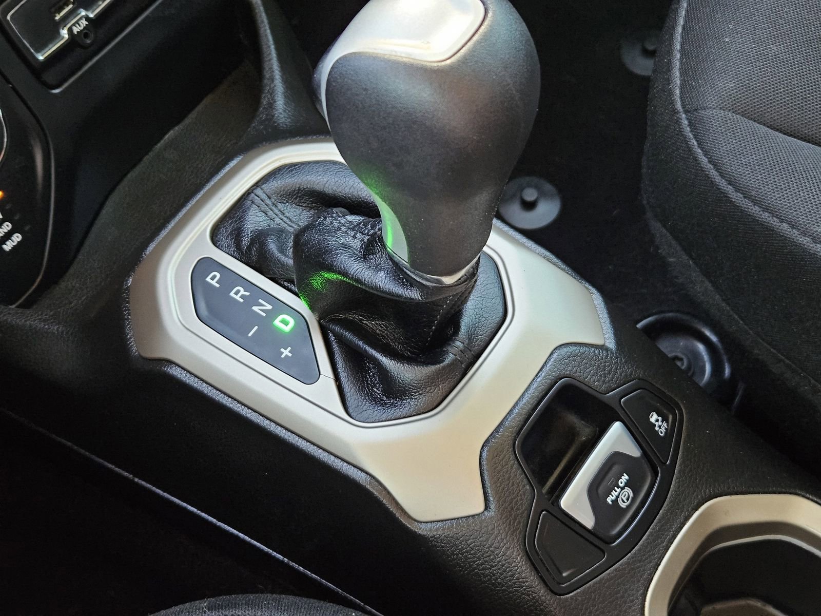 Used 2017 Jeep Renegade Latitude w/ Safety & Security Group (ALP) image 24