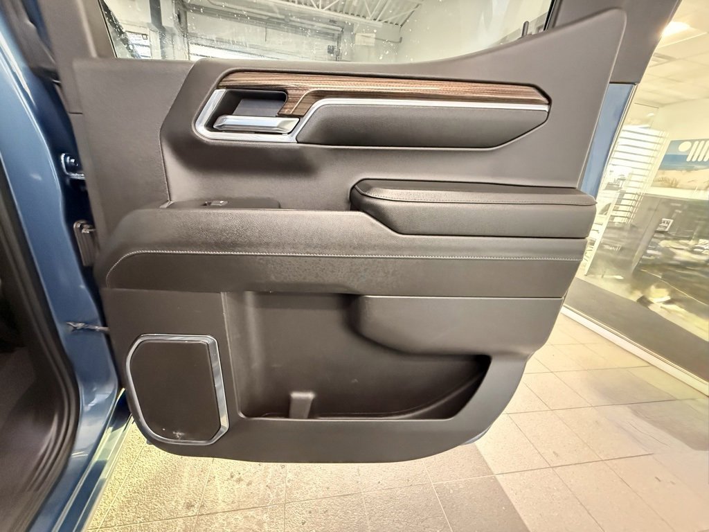 Used 2024 Chevrolet Silverado 1500 LT image 36