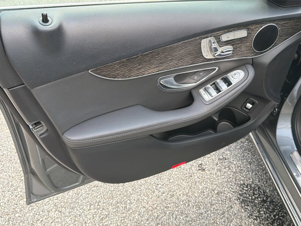 Used 2019 Mercedes-Benz C 300 Sedan w/ Premium Package image 10