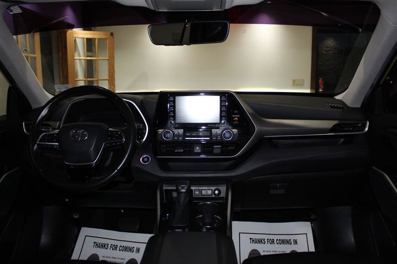 Used 2021 Toyota Highlander XLE AWD/4WD image 15
