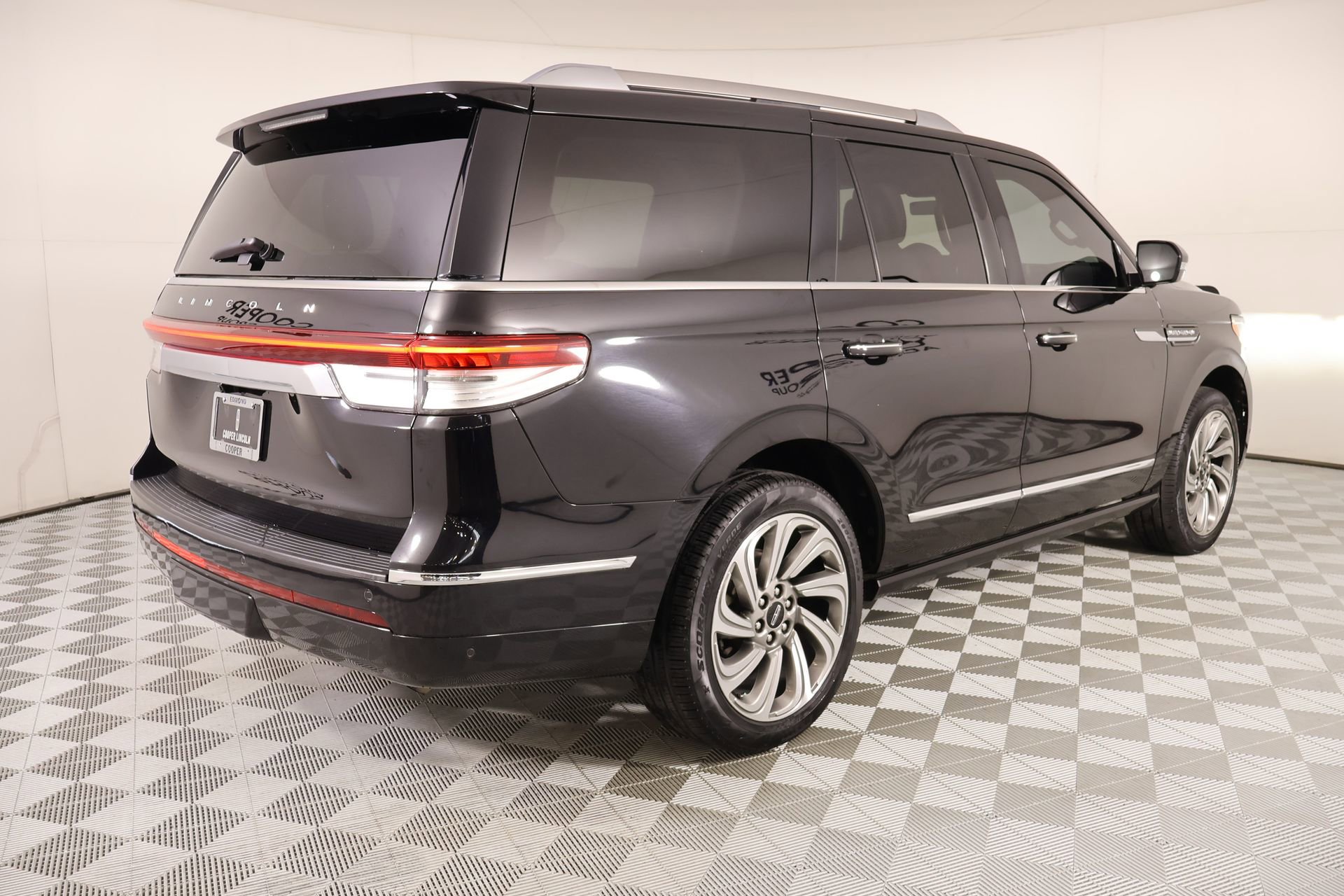 Used 2022 Lincoln Navigator Reserve image 22
