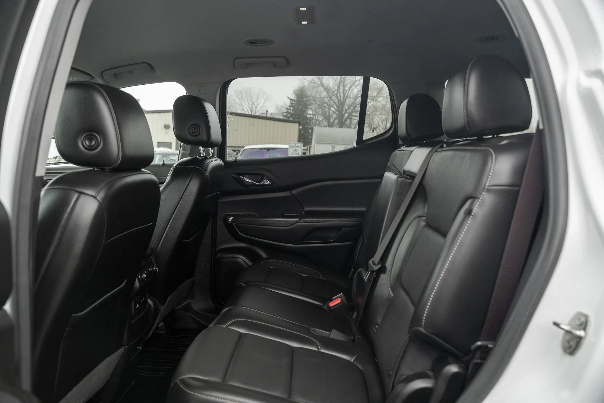 Used 2022 GMC Acadia SLT w/ LPO, Floor Liner Package image 8