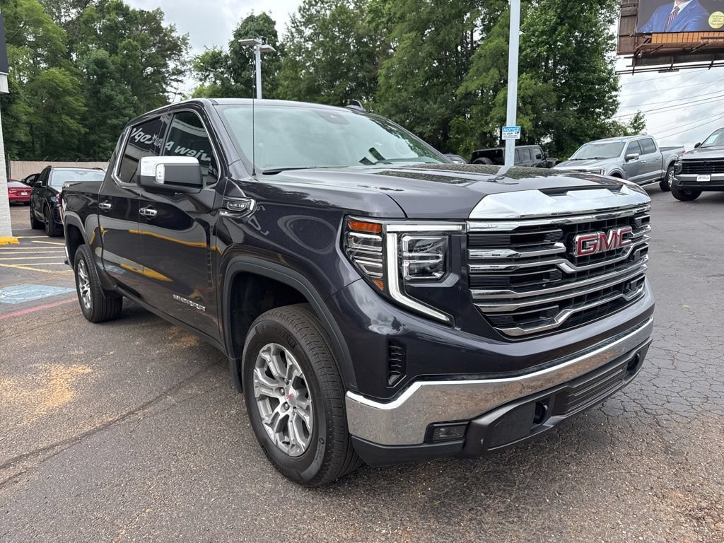 Used 2024 GMC Sierra 1500 SLT AWD/4WD image 4
