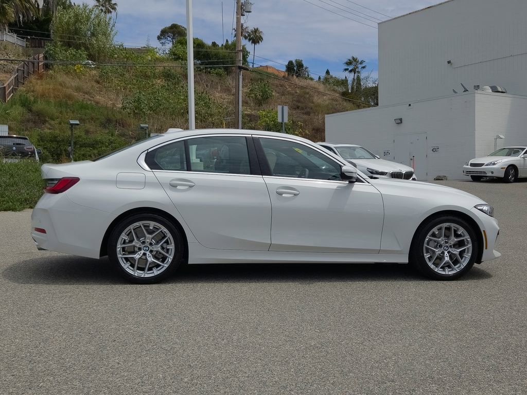 Used 2025 BMW 330i Sedan w/ Convenience Package RWD image 4