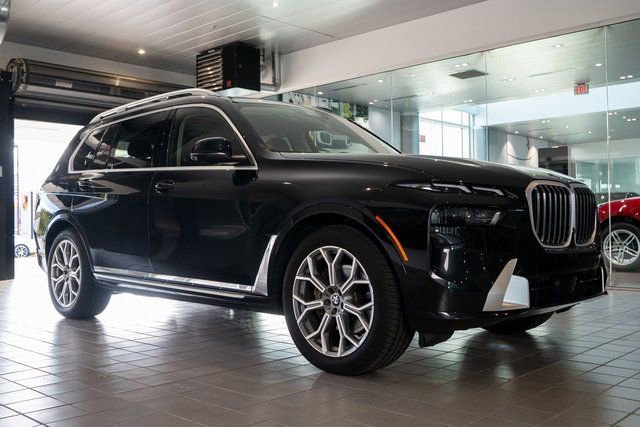 Used 2024 BMW X7 xDrive40i image 2