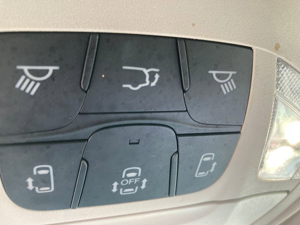 Used 2019 Chrysler Pacifica Touring-L FWD image 25