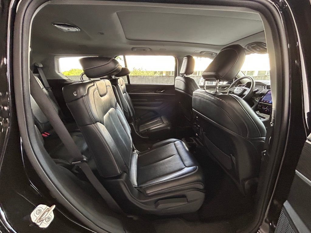 Used 2023 Jeep Grand Cherokee L Limited image 31