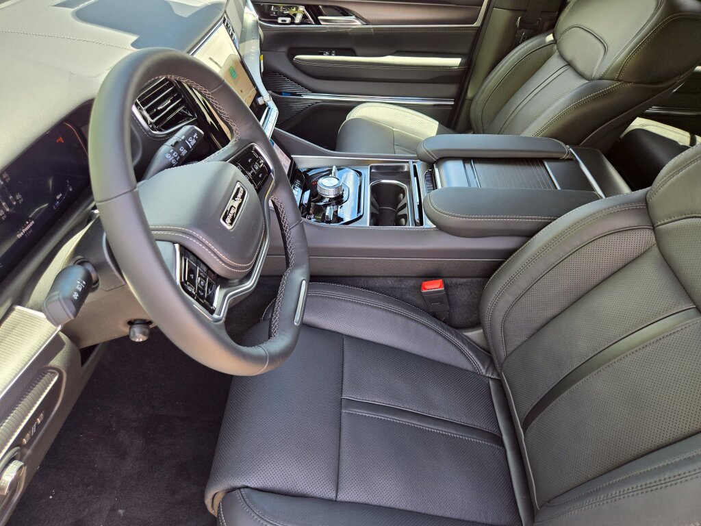 New 2026 Jeep Grand Wagoneer Summit AWD/4WD image 8