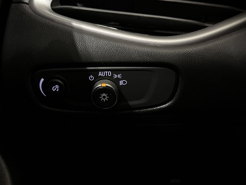 Used 2021 Chevrolet Malibu RS FWD image 18