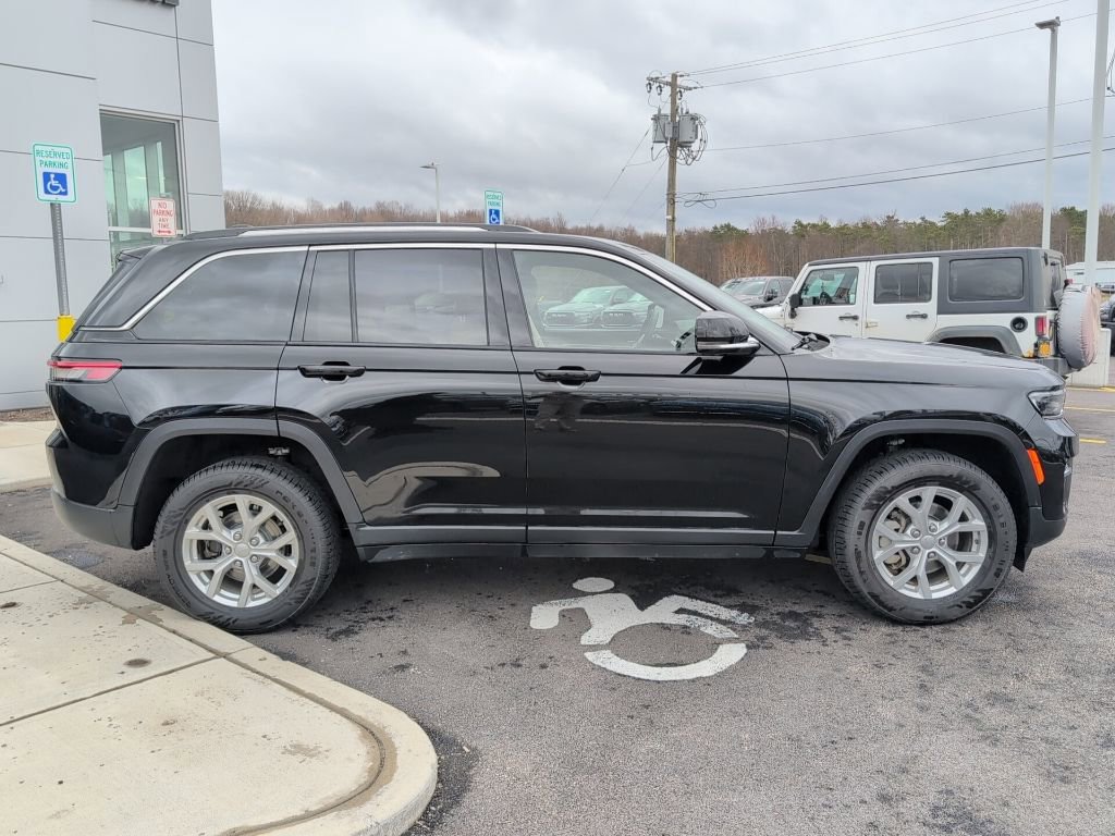 Used 2023 Jeep Grand Cherokee Limited image 9