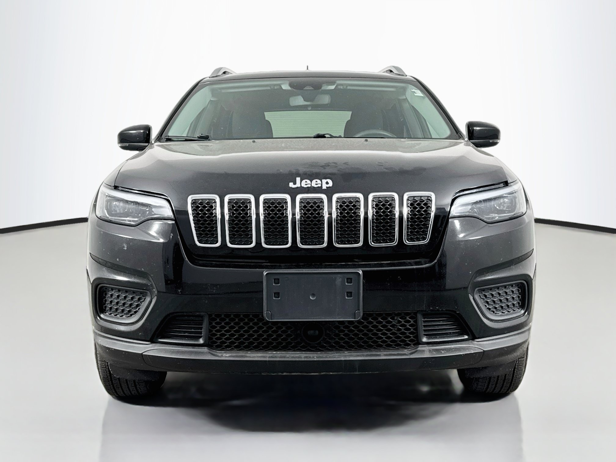 Used 2021 Jeep Cherokee Latitude AWD/4WD image 2