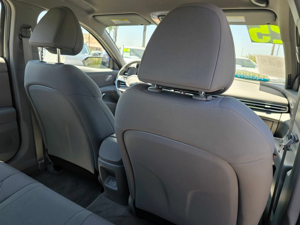 Certified 2025 Hyundai Elantra SE FWD image 16