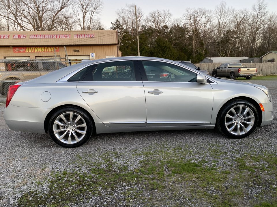 Used 2017 Cadillac XTS Luxury AWD/4WD image 4