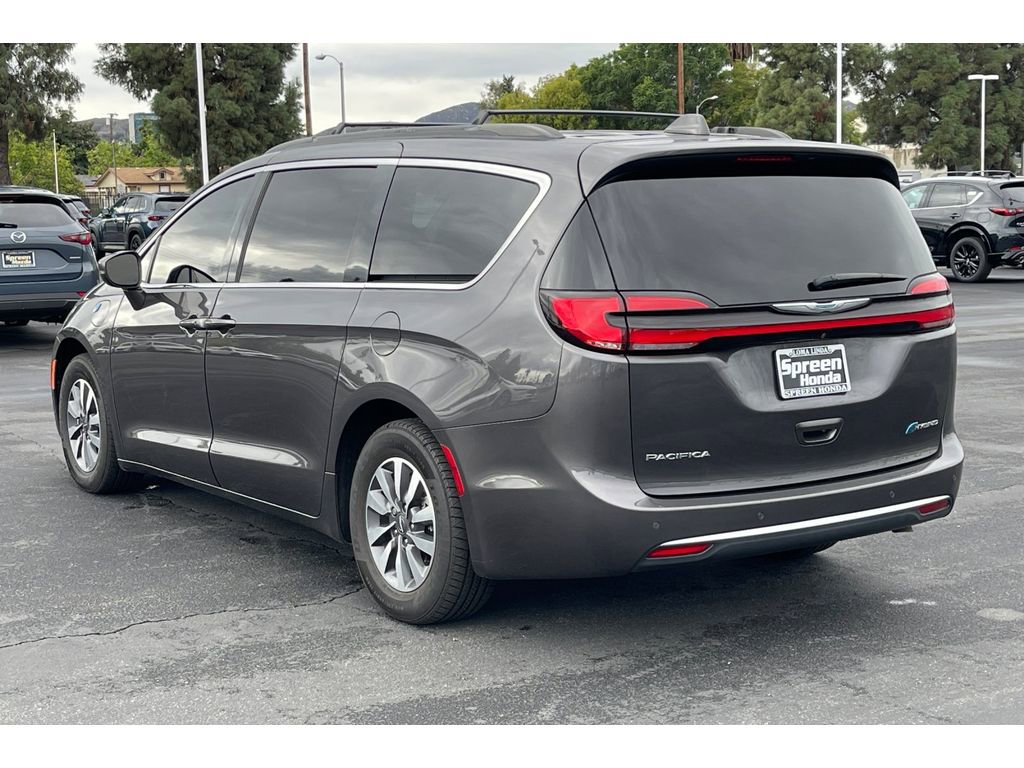 Used 2021 Chrysler Pacifica Touring w/ Uconnect Theater Family Group image 3