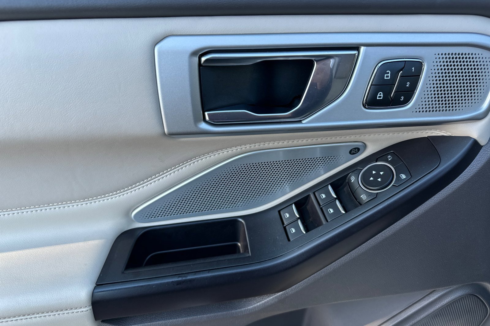 Certified 2020 Ford Explorer Platinum w/ Premium Technology Package image 12