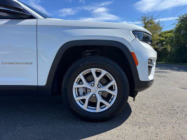 Certified 2022 Jeep Grand Cherokee Limited AWD/4WD image 9