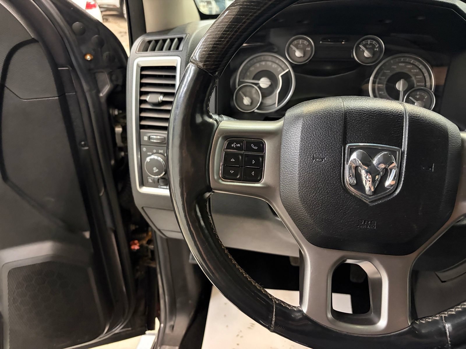 Used 2014 RAM 1500 Limited AWD/4WD image 14