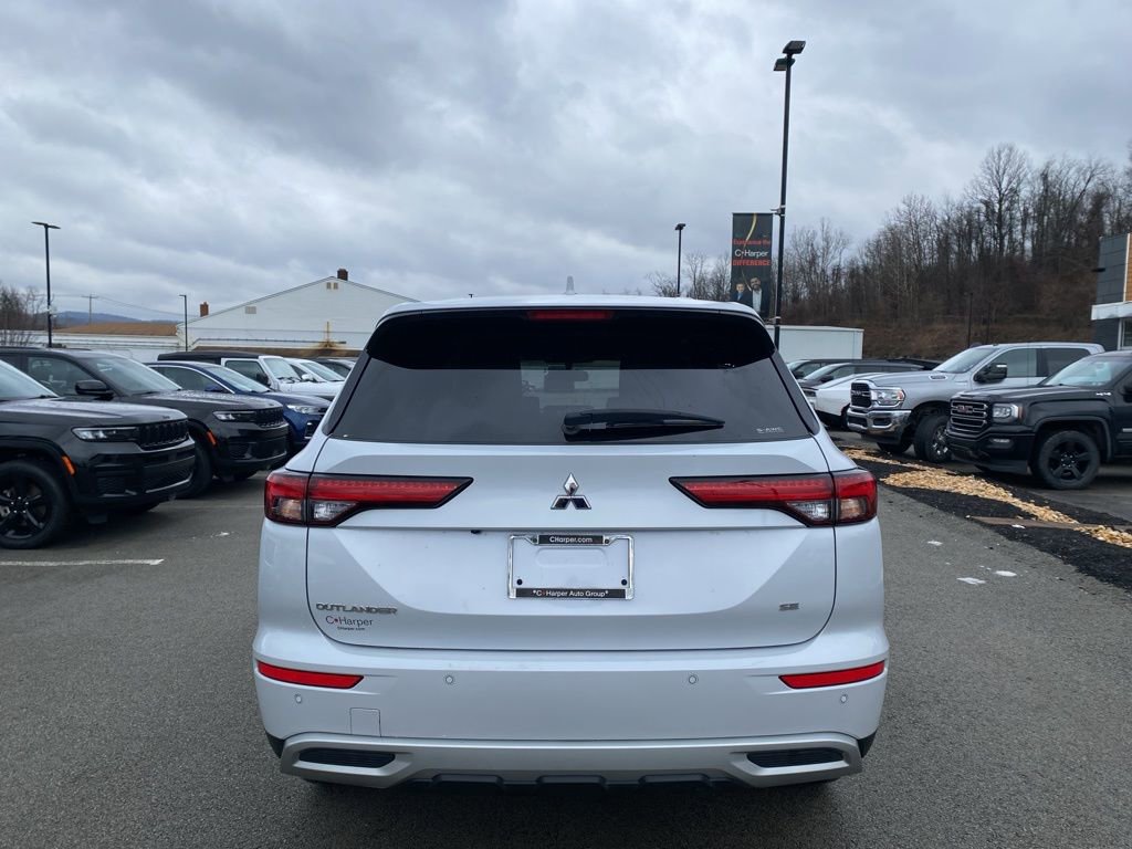 Used 2024 Mitsubishi Outlander SE image 3