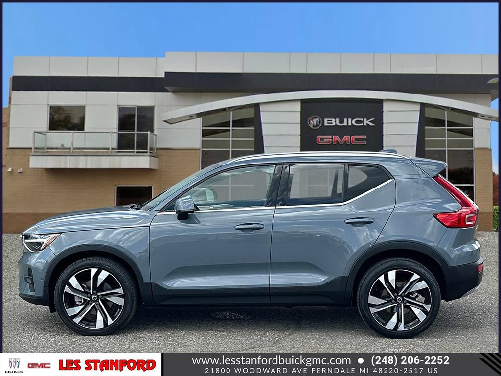 Used 2023 Volvo XC40 B5 Ultimate w/ Climate Package AWD/4WD image 2