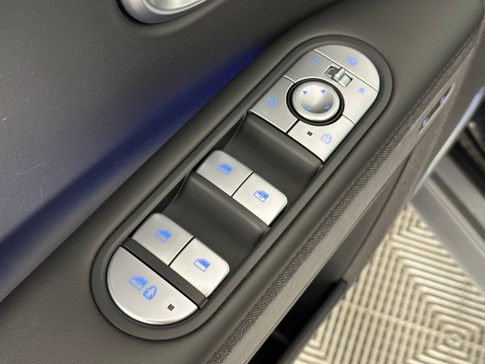 Used 2024 Hyundai Ioniq 5 Limited image 42