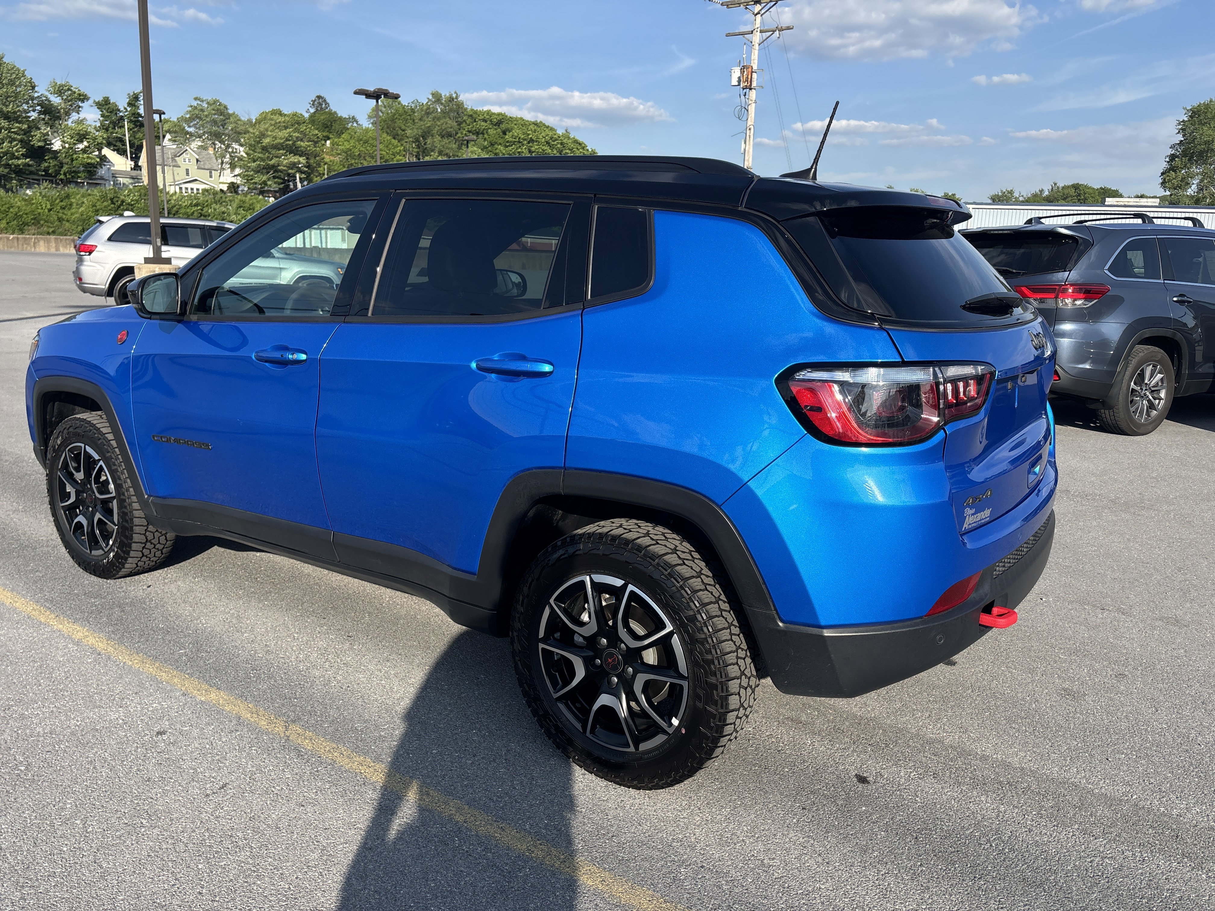 Used 2025 Jeep Compass Trailhawk AWD/4WD image 6
