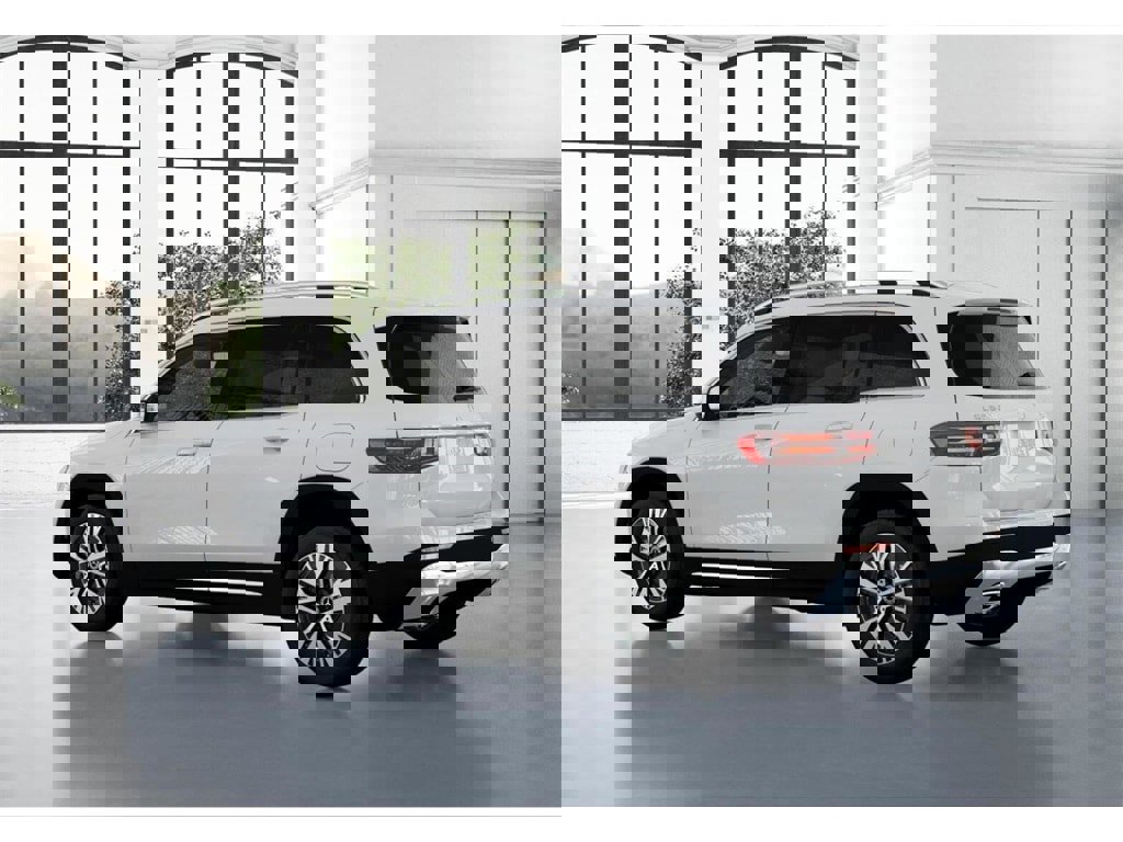 New 2026 Mercedes-Benz GLB 250 4MATIC image 30