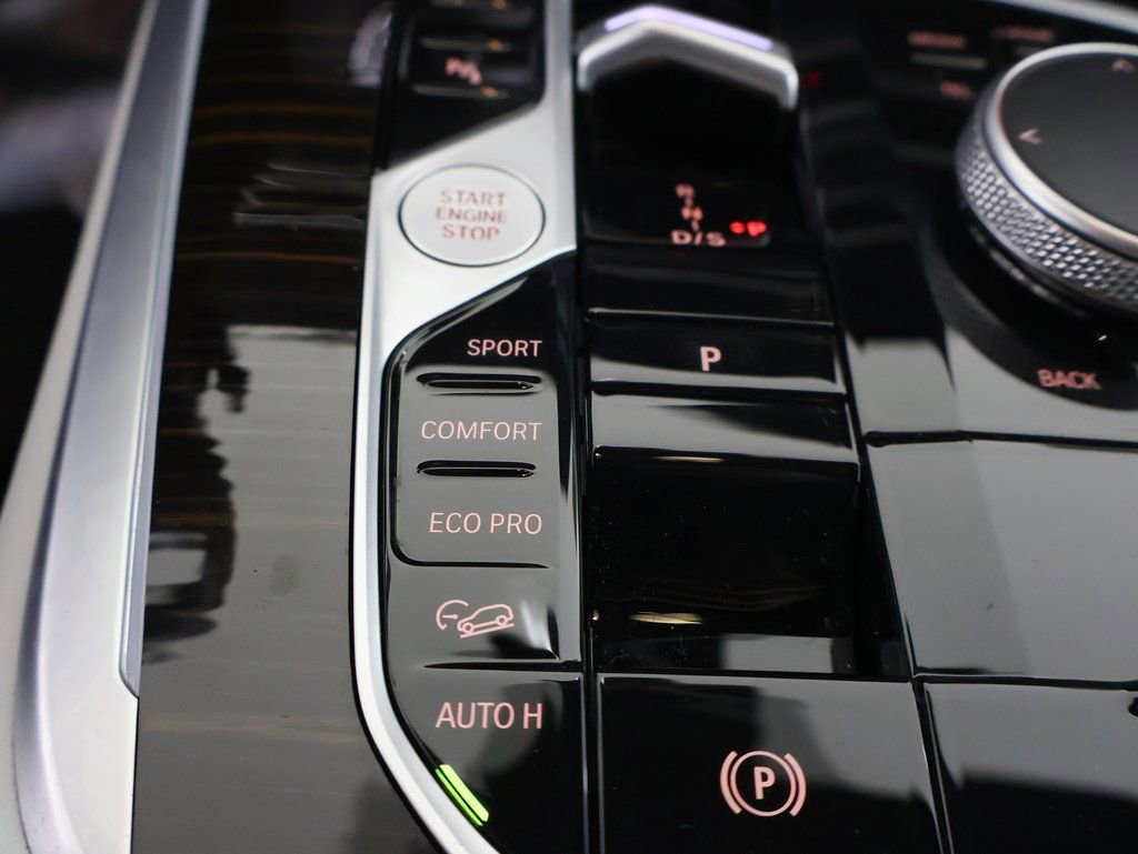 Used 2026 BMW X7 xDrive40i w/ M Sport Package image 3