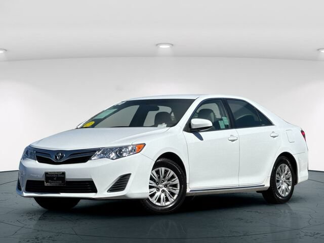 Used 2014 Toyota Camry LE FWD image 2