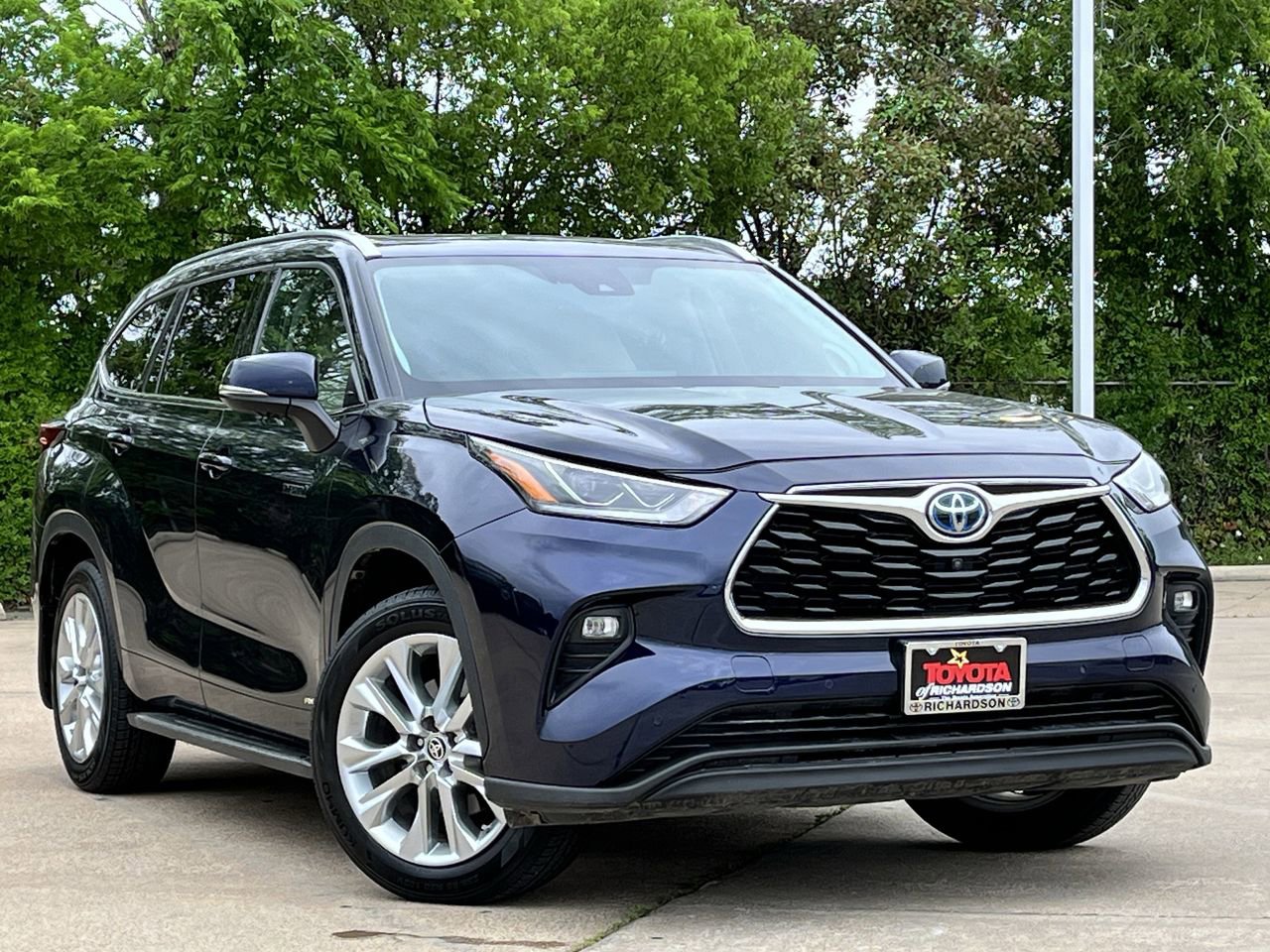 Used 2021 Toyota Highlander Limited image 2