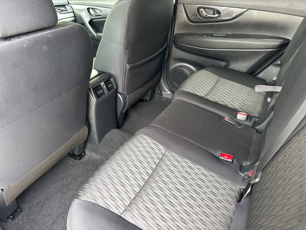 Used 2020 Nissan Rogue SV FWD image 11