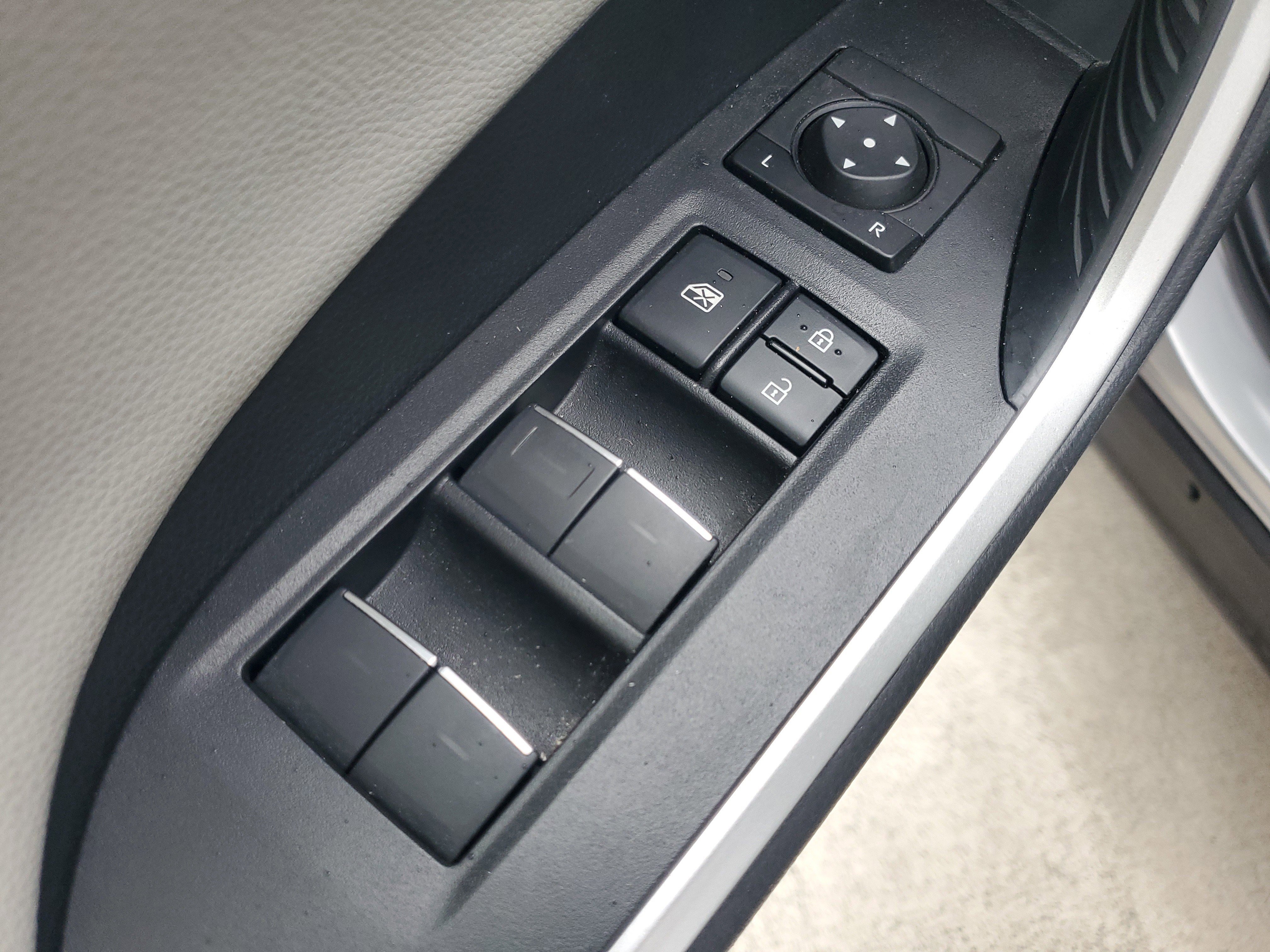 Used 2023 Toyota RAV4 Limited image 18