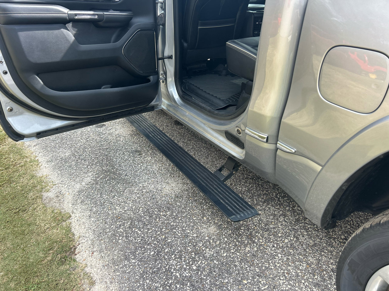 Used 2023 RAM 1500 Limited image 15