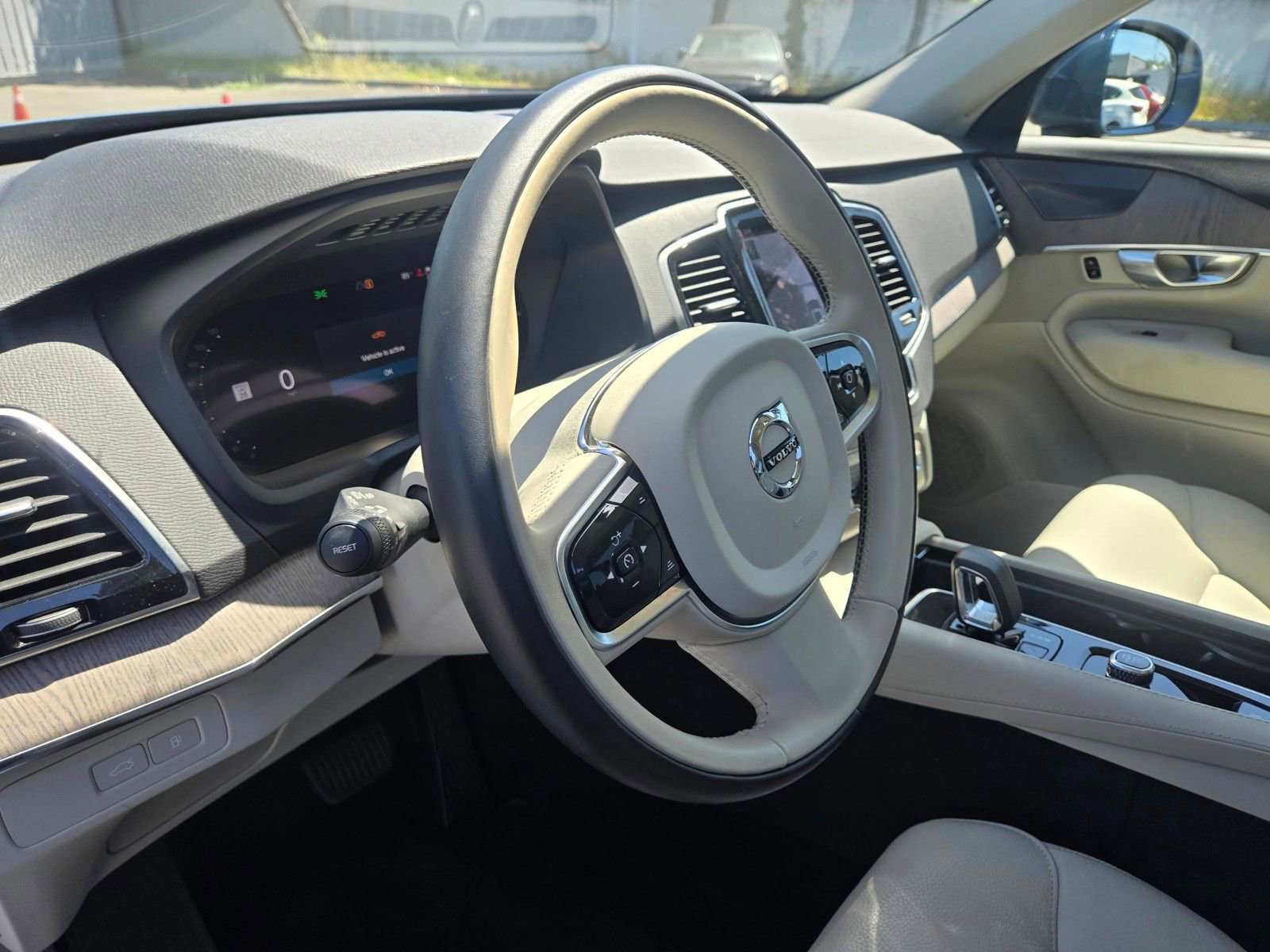 Certified 2024 Volvo XC90 T8 Plus AWD/4WD image 12
